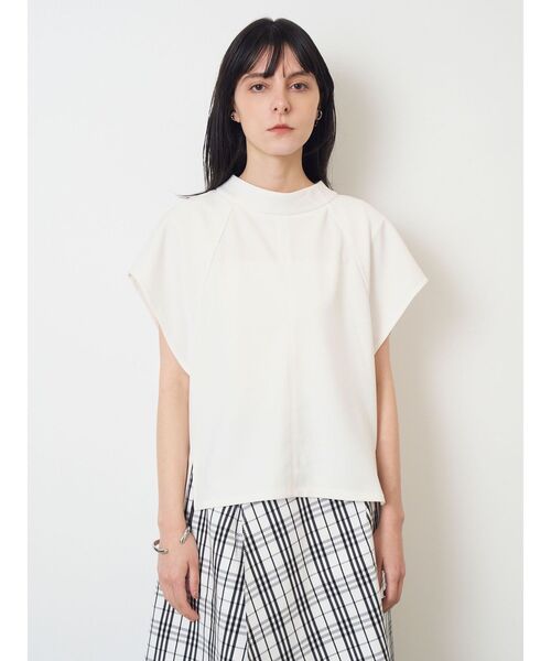 ELENDEEK(エレンディーク)の「CURVE SLEEVE CS(Tシャツ/カットソー・レディース・ベージュ/ブラック/オフホワイト・FREE)」の20枚目の写真