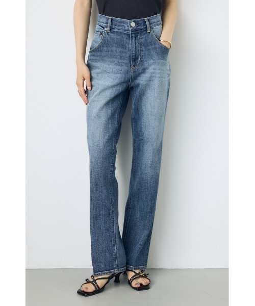 AZUL by moussy(アズールバイマウジー)の「【身長/骨格別着用画像あり】【WEB限定】AZUL DENIM センタープレスストレートデニム ショート丈(デニムパンツ・レディース・ブルー/ワンウォッシュ・24inch/25inch/26inch/27inch)」の2枚目の写真