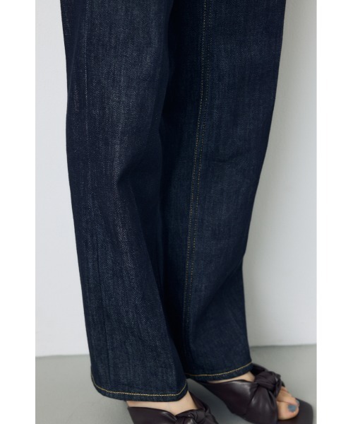 AZUL by moussy(アズールバイマウジー)の「【身長/骨格別着用画像あり】【WEB限定】AZUL DENIM センタープレスストレートデニム ショート丈(デニムパンツ・レディース・ブルー/ワンウォッシュ・24inch/25inch/26inch/27inch)」の16枚目の写真