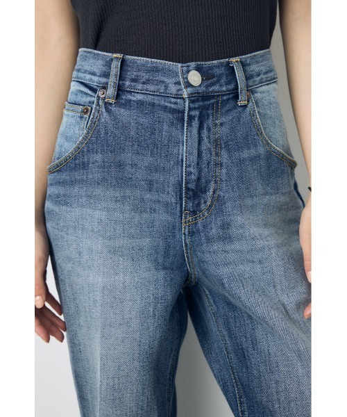 AZUL by moussy(アズールバイマウジー)の「【身長/骨格別着用画像あり】【WEB限定】AZUL DENIM センタープレスストレートデニム ショート丈(デニムパンツ・レディース・ブルー/ワンウォッシュ・24inch/25inch/26inch/27inch)」の6枚目の写真