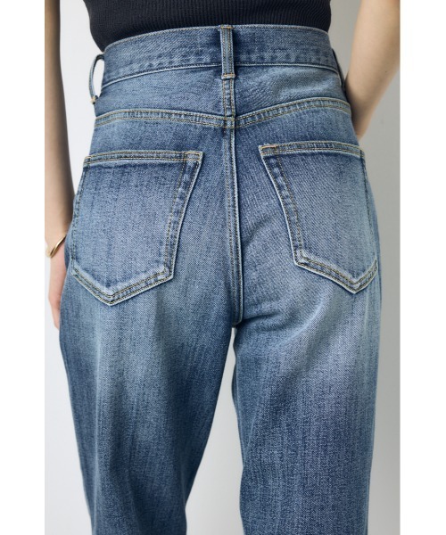 AZUL by moussy(アズールバイマウジー)の「【身長/骨格別着用画像あり】【WEB限定】AZUL DENIM センタープレスストレートデニム ショート丈(デニムパンツ・レディース・ブルー/ワンウォッシュ・24inch/25inch/26inch/27inch)」の7枚目の写真