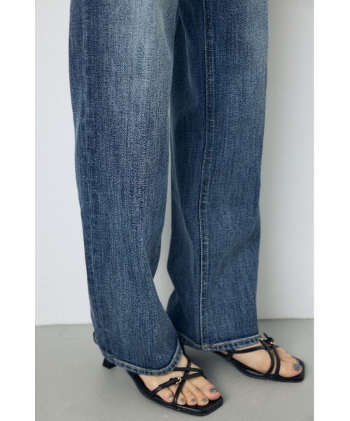 AZUL by moussy(アズールバイマウジー)の「【身長/骨格別着用画像あり】【WEB限定】AZUL DENIM センタープレスストレートデニム ショート丈(デニムパンツ・レディース・ブルー/ワンウォッシュ・24inch/25inch/26inch/27inch)」の9枚目の写真