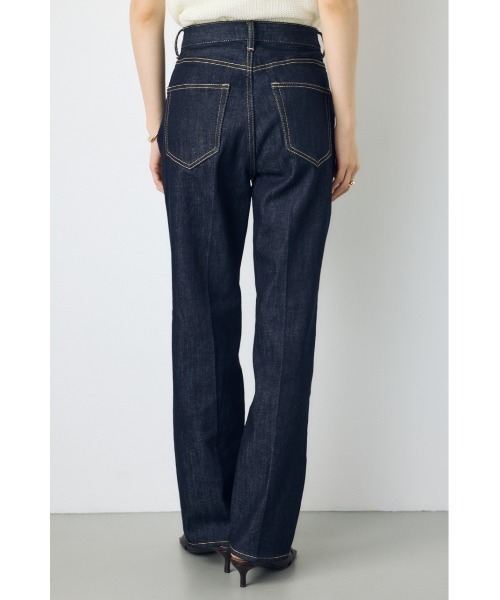 AZUL by moussy(アズールバイマウジー)の「【身長/骨格別着用画像あり】【WEB限定】AZUL DENIM センタープレスストレートデニム ショート丈(デニムパンツ・レディース・ブルー/ワンウォッシュ・24inch/25inch/26inch/27inch)」の11枚目の写真