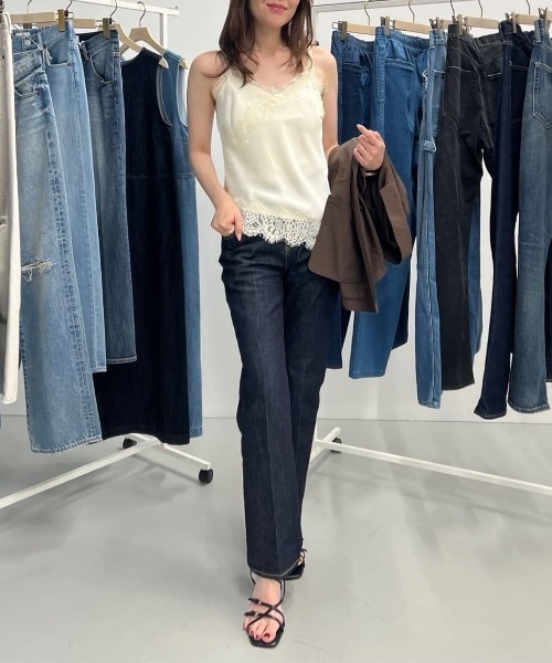 AZUL by moussy(アズールバイマウジー)の「【身長/骨格別着用画像あり】【WEB限定】AZUL DENIM センタープレスストレートデニム ショート丈(デニムパンツ・レディース・ブルー/ワンウォッシュ・24inch/25inch/26inch/27inch)」の19枚目の写真