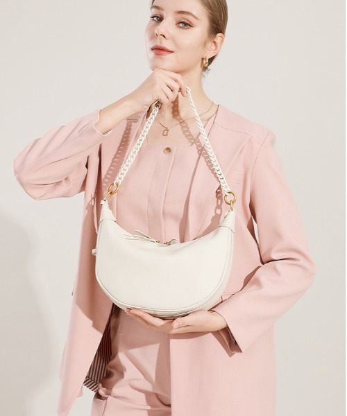 NiiNa（ニーナ）の「【 NiiNa / ニーナ 】高品質牛革 2way ラウンドデザイン ワンハンドル 本革ショルダーバッグ（ショルダーバッグ・レディース・ブラック・FREE）」の19枚目の写真