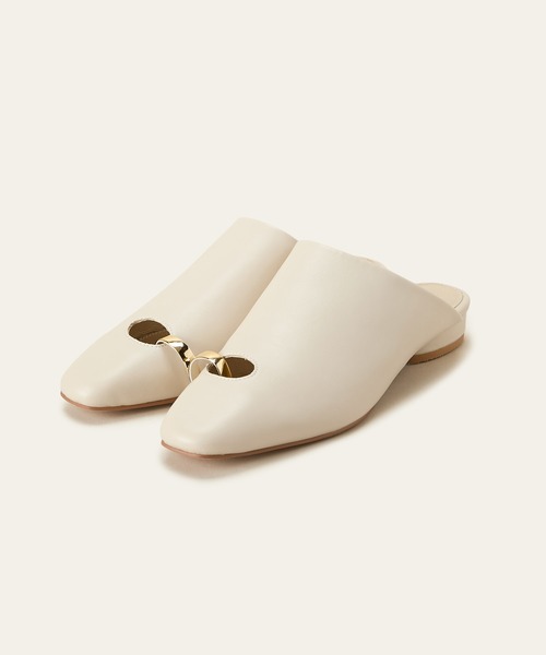 LE VERNIS(ル・ベルニ)の「LE VERNIS(ル・ベルニ)Toe ring Mules(サンダル・レディース・ブラック/アイボリー・23.5/24.5)」の16枚目の写真