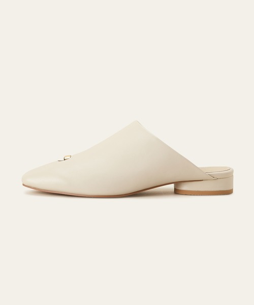 LE VERNIS(ル・ベルニ)の「LE VERNIS(ル・ベルニ)Toe ring Mules(サンダル・レディース・ブラック/アイボリー・23.5/24.5)」の17枚目の写真