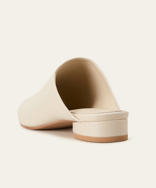 LE VERNIS(ル・ベルニ)の「LE VERNIS(ル・ベルニ)Toe ring Mules(サンダル・レディース・ブラック/アイボリー・23.5/24.5)」の20枚目の写真