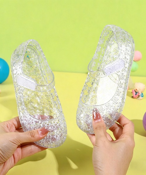 aimoha（アイモハ）の「【aimoha-KIDS-】グリッタークリアサンダル (SS)（サンダル・キッズ・ホワイト/ピンク・15.0cm/15.5cm/16.0cm/17.0cm）」の2枚目の写真
