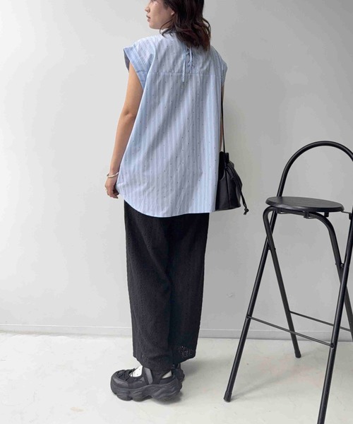 AS KNOW AS plus(アズノゥアズプラス)の「〇後ろレースアップリボン タック入り フレンチスリーブシャツブラウス(シャツ/ブラウス・レディース・ネイビー系/イエロー系/ブルー系・FREE)」の12枚目の写真