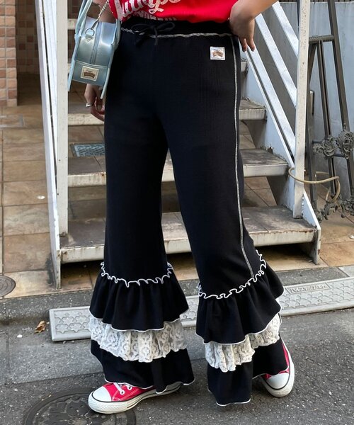HELLO.SANFRANCISCO(ハローサンフランシスコ)の「【HELLO.SANFRANCISCO/ハローサンフランシスコ】レースフリルワッフルパンツ(その他パンツ・レディース・ブルー/ブラック・MEDIUM/SMALL)」の2枚目の写真