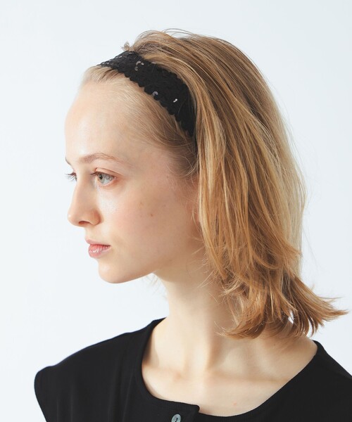 Ray BEAMS(レイビームス)の「スパンコール ヘアバンド(その他ヘアアクセサリー・レディース・ホワイト/ブラック・ONE SIZE)」の2枚目の写真