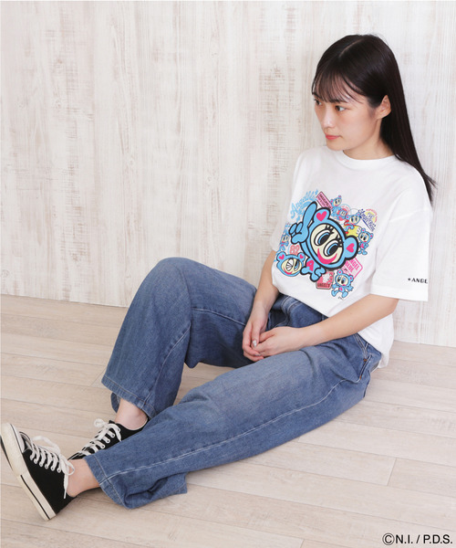 ANGEL BLUE（エンジェルブルー）の「エンジェルブルー Tシャツ ステッカーコラージュ（Tシャツ/カットソー・レディース・ブルー系/ホワイト系/ブラック系・S/XS/L/M）」の6枚目の写真