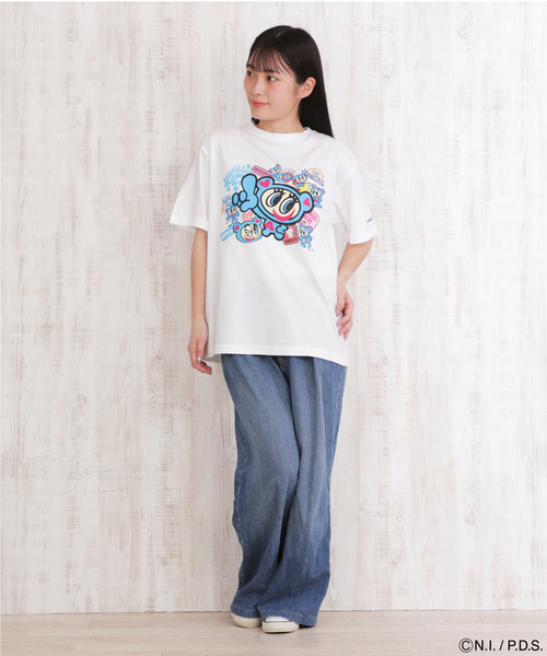 ANGEL BLUE（エンジェルブルー）の「エンジェルブルー Tシャツ ステッカーコラージュ（Tシャツ/カットソー・レディース・ブルー系/ホワイト系/ブラック系・S/XS/L/M）」の4枚目の写真