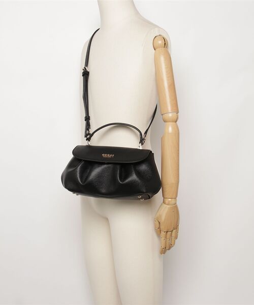 AMORETTE Top Handle Flap ショルダーバッグ | GUESS(ゲス) JAPAN 公式
