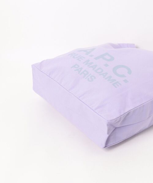 A.P.C.（アーペーセー）の「TOTE LOU RUE MADAME 2.0（トートバッグ・レディース・ブルー/ライラック・ONESIZE）」の5枚目の写真