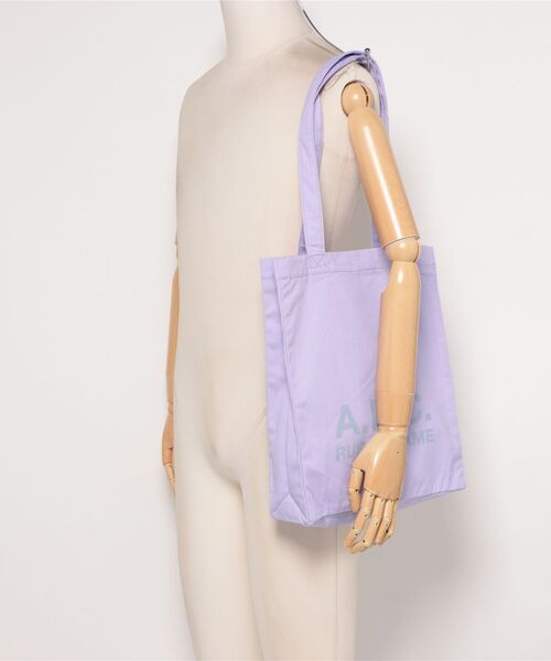 A.P.C.（アーペーセー）の「TOTE LOU RUE MADAME 2.0（トートバッグ・レディース・ブルー/ライラック・ONESIZE）」の4枚目の写真