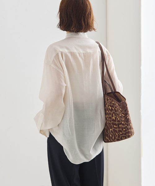 journal standard L'essage(ジャーナルスタンダードレサージュ)の「パールボタンドレスシャツ(シャツ/ブラウス・レディース・ブラック系その他/ホワイト系その他・FREE)」の6枚目の写真