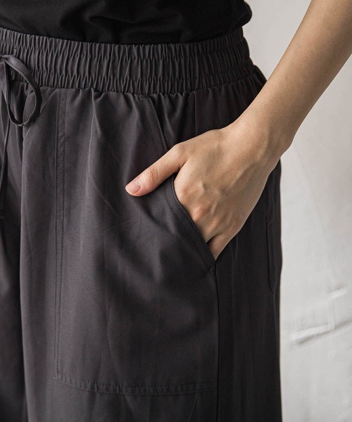 MAYSON GREY(メイソングレイ)の「【WEB限定】タックパラシュートパンツ(その他パンツ・レディース・チャコールグレー/ブラック・M)」の8枚目の写真