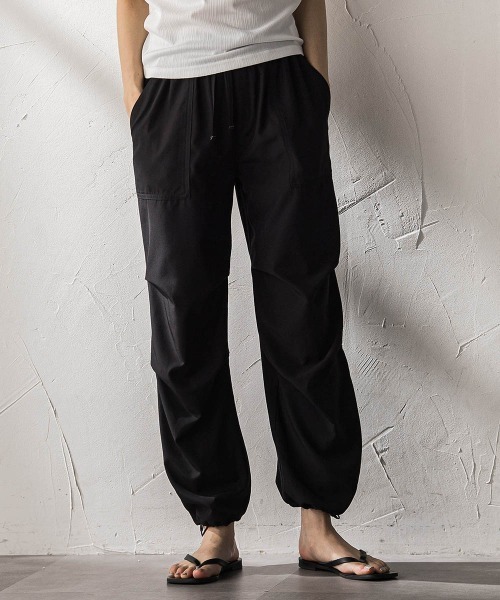 MAYSON GREY(メイソングレイ)の「【WEB限定】タックパラシュートパンツ(その他パンツ・レディース・チャコールグレー/ブラック・M)」の19枚目の写真