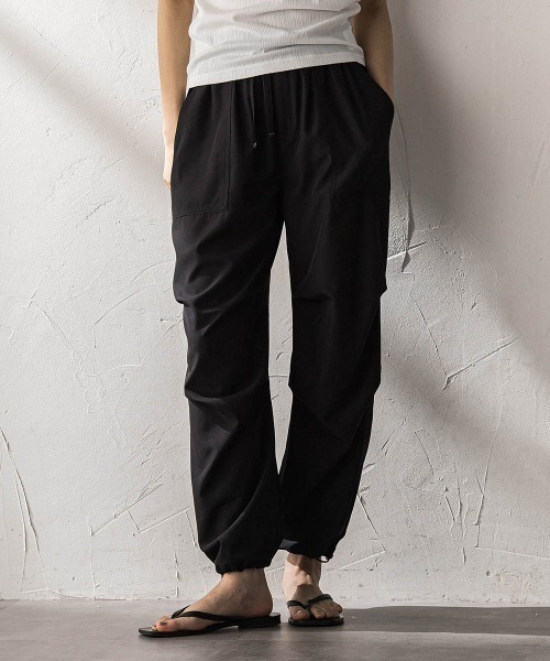 MAYSON GREY(メイソングレイ)の「【WEB限定】タックパラシュートパンツ(その他パンツ・レディース・チャコールグレー/ブラック・M)」の20枚目の写真