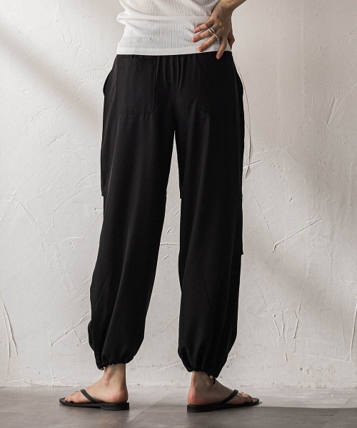 MAYSON GREY(メイソングレイ)の「【WEB限定】タックパラシュートパンツ(その他パンツ・レディース・チャコールグレー/ブラック・M)」の22枚目の写真