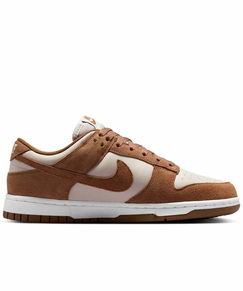 NIKE(ナイキ)の「ナイキ ダンク LOW スエード ウィメンズシューズ / Nike Dunk Low Suede Women's Shoes IO4244-200 Light British Tan(スニーカー・レディース・ライトブラウン・22/26/25.5/25/24.5/24/23.5/23/22.5)」の3枚目の写真