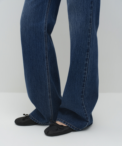 MUSINSA STANDARD WOMAN（ムシンサスタンダードウーマン）の「ウィメンズエッセンシャルブーツカットデニムパンツ[ミディアムインディゴ]（デニムパンツ・レディース・その他・30/24/25/26/27/28/29）」の6枚目の写真
