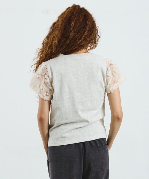 ROSE BUD(ローズバッド)の「OKIRAKU×ROSEBUD/LACE SLEEVE GRAPHIC TOP(Tシャツ/カットソー・レディース・ブラック/オートミール・ONE SIZE)」の5枚目の写真