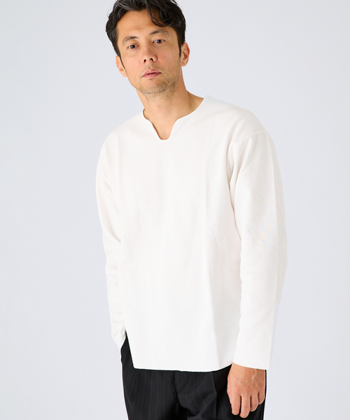 EDIFICE(エディフィス)の「スパン フライス キーネック ロング Tシャツ(Tシャツ/カットソー・メンズ・チャコールグレー/ホワイト/ブラック・LARGE/MEDIUM)」の2枚目の写真