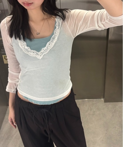 thinkto(シンクト)の「レースVネックトップス(Tシャツ/カットソー・レディース・ライトグレー/アイボリー/ブルー/ブラック・FREE)」の2枚目の写真