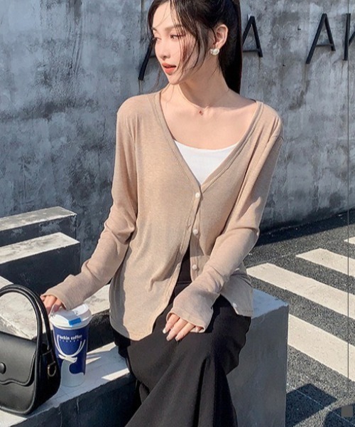 MELT(メルト)の「Vネックシンプルシアーカーディガン【紫外線対策】【冷房対策】【薄手カーディガン】(カーディガン/ボレロ・レディース・ブラック/モカ/オートミール/ホワイト・FREE)」の9枚目の写真