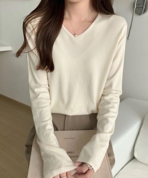 yuue' ( wear )(ユーイ)の「Vネックニットトップス/きれいめオフィスカジュアル(ニット/セーター・レディース・ブラック/グレー/レッド/アイボリー・FREE)」の2枚目の写真
