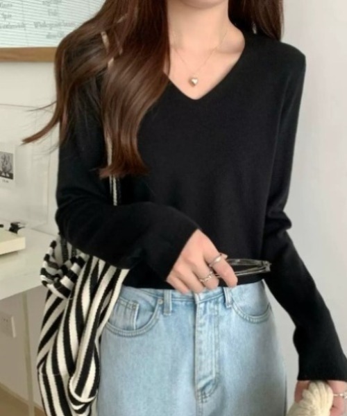 yuue' ( wear )(ユーイ)の「Vネックニットトップス/きれいめオフィスカジュアル(ニット/セーター・レディース・ブラック/グレー/レッド/アイボリー・FREE)」の3枚目の写真