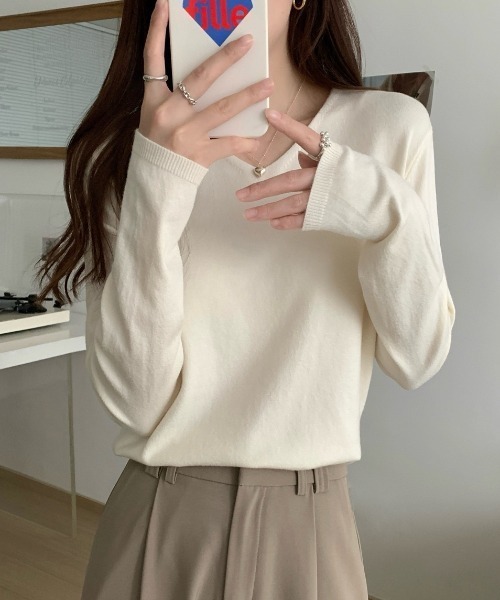 yuue' ( wear )(ユーイ)の「Vネックニットトップス/きれいめオフィスカジュアル(ニット/セーター・レディース・ブラック/グレー/レッド/アイボリー・FREE)」の11枚目の写真