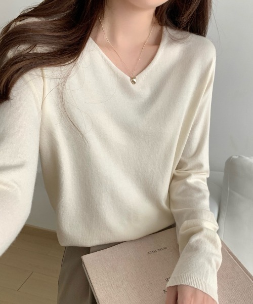 yuue' ( wear )(ユーイ)の「Vネックニットトップス/きれいめオフィスカジュアル(ニット/セーター・レディース・ブラック/グレー/レッド/アイボリー・FREE)」の12枚目の写真