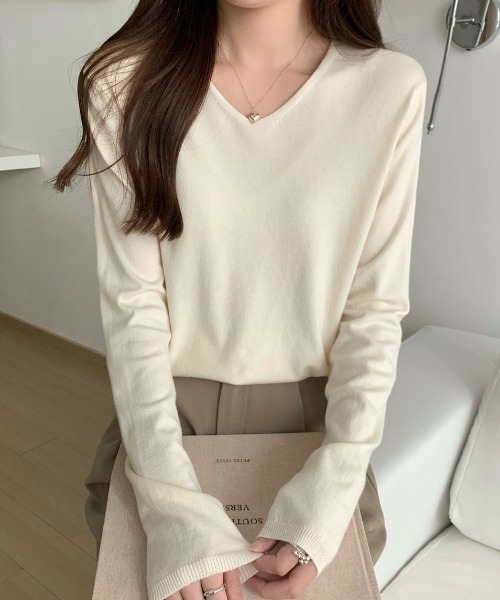 yuue' ( wear )(ユーイ)の「Vネックニットトップス/きれいめオフィスカジュアル(ニット/セーター・レディース・ブラック/グレー/レッド/アイボリー・FREE)」の14枚目の写真