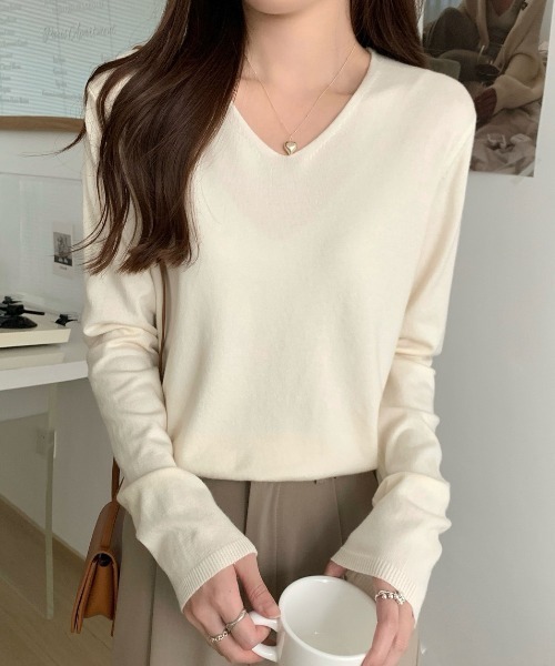 yuue' ( wear )(ユーイ)の「Vネックニットトップス/きれいめオフィスカジュアル(ニット/セーター・レディース・ブラック/グレー/レッド/アイボリー・FREE)」の10枚目の写真