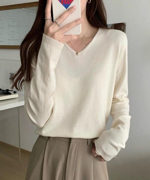 yuue' ( wear )(ユーイ)の「Vネックニットトップス/きれいめオフィスカジュアル(ニット/セーター・レディース・ブラック/グレー/レッド/アイボリー・FREE)」の9枚目の写真