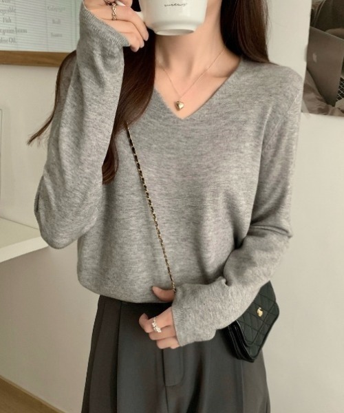 yuue' ( wear )(ユーイ)の「Vネックニットトップス/きれいめオフィスカジュアル(ニット/セーター・レディース・ブラック/グレー/レッド/アイボリー・FREE)」の21枚目の写真