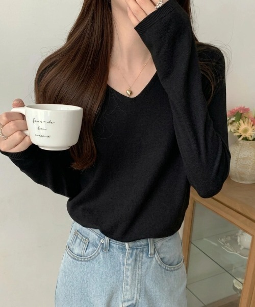 yuue' ( wear )(ユーイ)の「Vネックニットトップス/きれいめオフィスカジュアル(ニット/セーター・レディース・ブラック/グレー/レッド/アイボリー・FREE)」の5枚目の写真