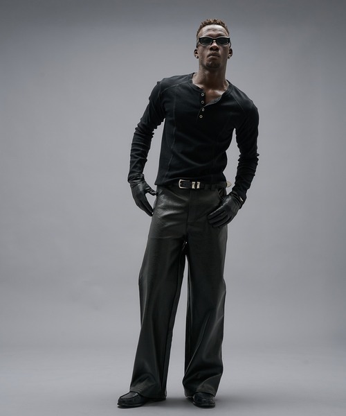 ANDER HUNK（アンダーハンク）の「Faux Leather Wide Straight Pants / フェイクレザーワイドストレート パンツ（その他パンツ・メンズ・ブラック/ブラック系・LARGE/MEDIUM/SMALL）」の17枚目の写真