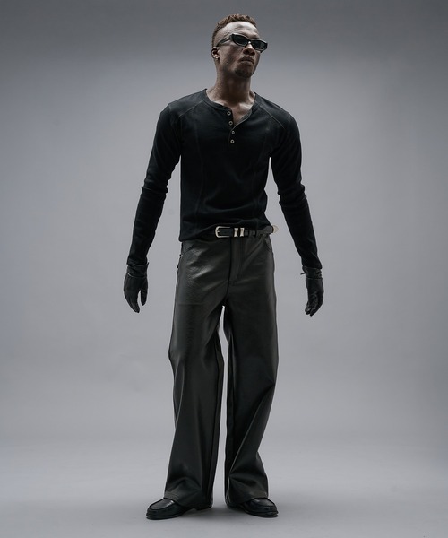 ANDER HUNK（アンダーハンク）の「Faux Leather Wide Straight Pants / フェイクレザーワイドストレート パンツ（その他パンツ・メンズ・ブラック/ブラック系・LARGE/MEDIUM/SMALL）」の18枚目の写真