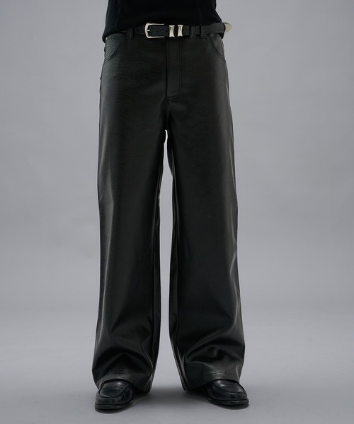 ANDER HUNK（アンダーハンク）の「Faux Leather Wide Straight Pants / フェイクレザーワイドストレート パンツ（その他パンツ・メンズ・ブラック/ブラック系・LARGE/MEDIUM/SMALL）」の3枚目の写真