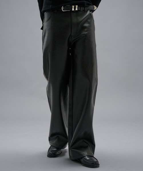 ANDER HUNK（アンダーハンク）の「Faux Leather Wide Straight Pants / フェイクレザーワイドストレート パンツ（その他パンツ・メンズ・ブラック/ブラック系・LARGE/MEDIUM/SMALL）」の5枚目の写真