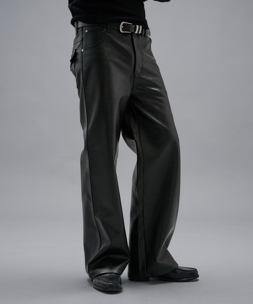 ANDER HUNK（アンダーハンク）の「Faux Leather Wide Straight Pants / フェイクレザーワイドストレート パンツ（その他パンツ・メンズ・ブラック/ブラック系・LARGE/MEDIUM/SMALL）」の6枚目の写真
