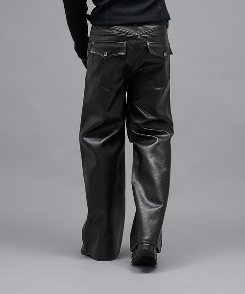 ANDER HUNK（アンダーハンク）の「Faux Leather Wide Straight Pants / フェイクレザーワイドストレート パンツ（その他パンツ・メンズ・ブラック/ブラック系・LARGE/MEDIUM/SMALL）」の11枚目の写真