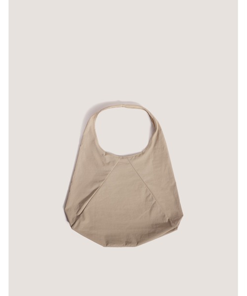 Maison Kitsune(メゾンキツネ)の「TRIANGLE TOTE(トートバッグ・メンズ・グレー系その他・U)」の3枚目の写真