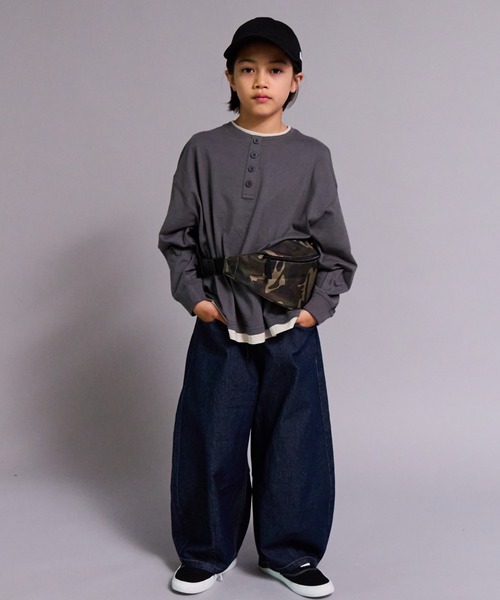 PAIRMANON STREET(ペアマノンストリート)の「【90-160cm】【綿100%】レイヤード 長袖 Tシャツ【PAIRMANON STREET】(Tシャツ/カットソー・キッズ・ライトグレー/ブラック/ホワイト/チャコールグレー・140/90/160/150/100/110/120/130)」の13枚目の写真