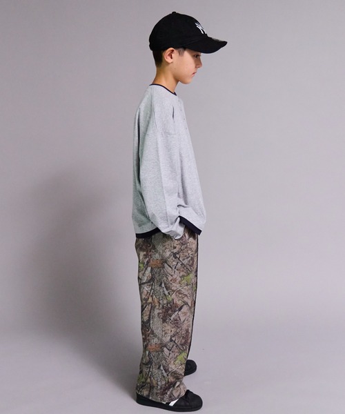 PAIRMANON STREET(ペアマノンストリート)の「【90-160cm】【綿100%】レイヤード 長袖 Tシャツ【PAIRMANON STREET】(Tシャツ/カットソー・キッズ・ライトグレー/ブラック/ホワイト/チャコールグレー・140/90/160/150/100/110/120/130)」の15枚目の写真